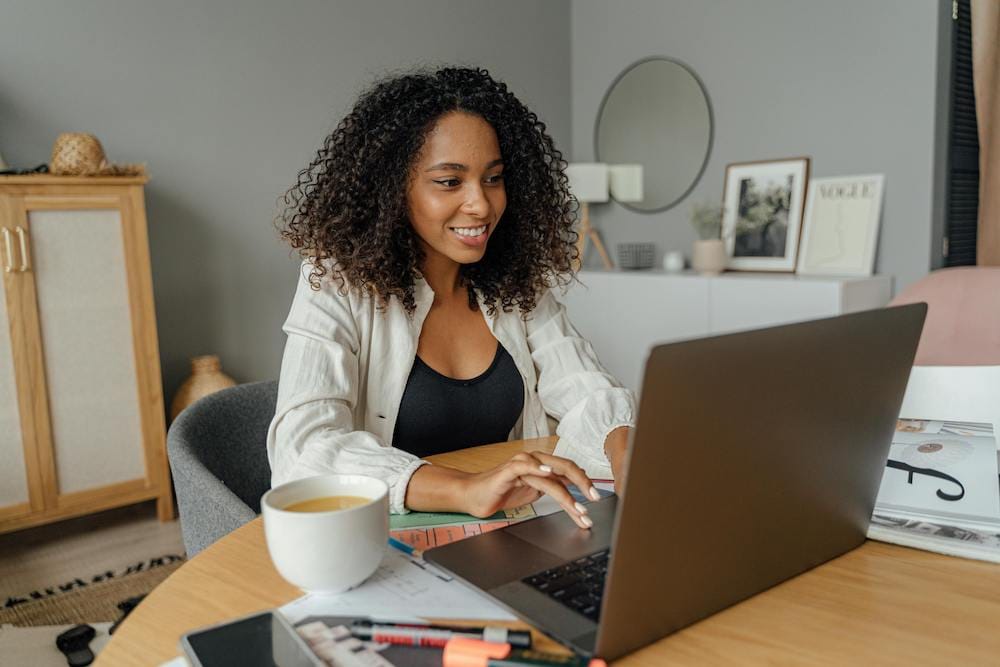 woman at computer doing a progress note